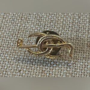 Equestrian Horse Shoes and Crop Polished Brass Like Costume Pin